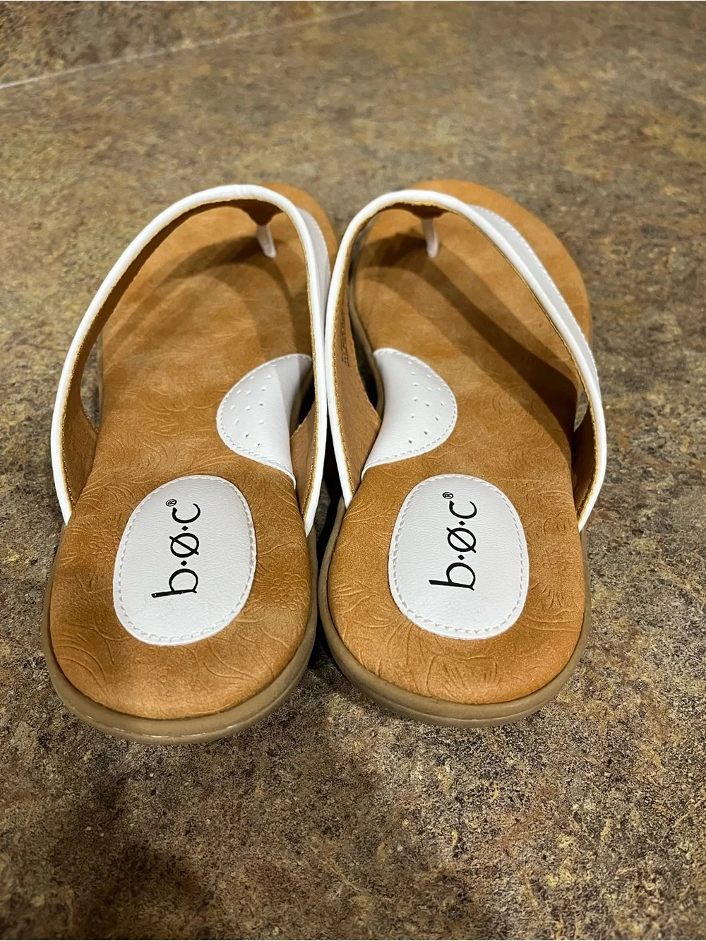 NWOT b.o.c. by Børn Women’s 8M White Comfort Thong Sandals Vacation coastal